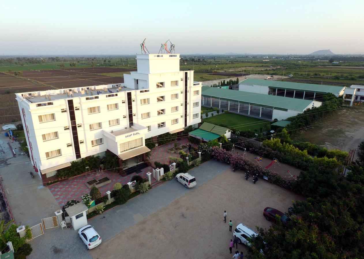 Готель Vinay Residency Sindhnur Екстер'єр фото